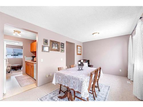 7-73 Glenbrook Crescent, Cochrane, AB - Indoor Photo Showing Bathroom