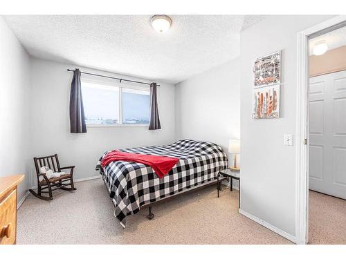 7-73 Glenbrook Crescent, Cochrane, AB - Indoor Photo Showing Dining Room