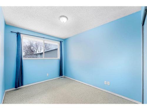 7-73 Glenbrook Crescent, Cochrane, AB - Indoor Photo Showing Dining Room