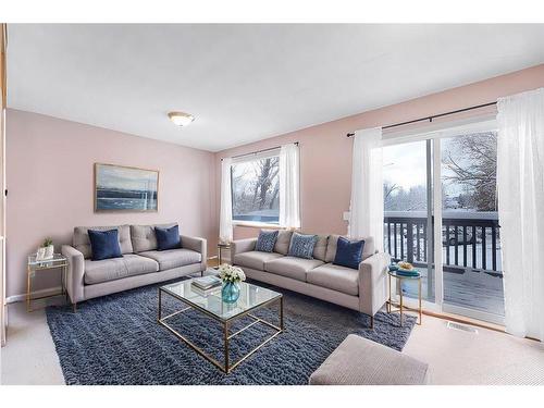 7-73 Glenbrook Crescent, Cochrane, AB - Indoor Photo Showing Living Room