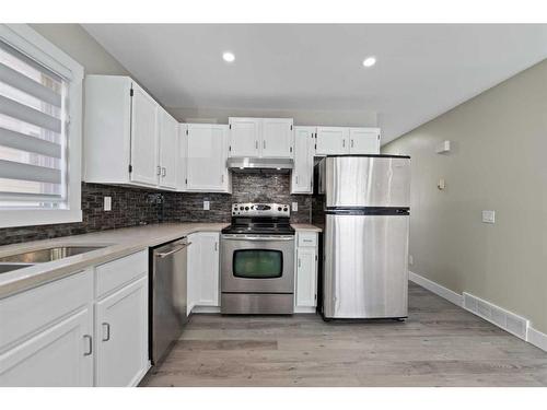 95 Laguna Circle Ne, Calgary, AB - Indoor Photo Showing Kitchen