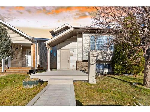 95 Laguna Circle Ne, Calgary, AB - Outdoor