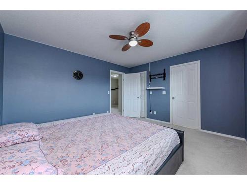 155 Willowbrook Drive Nw, Airdrie, AB - Indoor Photo Showing Bedroom