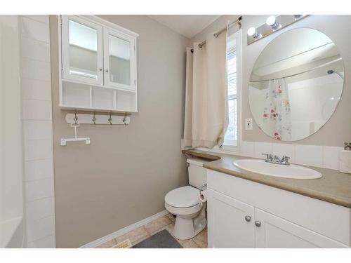 155 Willowbrook Drive Nw, Airdrie, AB - Indoor Photo Showing Bathroom