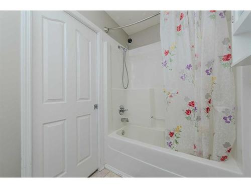 155 Willowbrook Drive Nw, Airdrie, AB - Indoor Photo Showing Bathroom