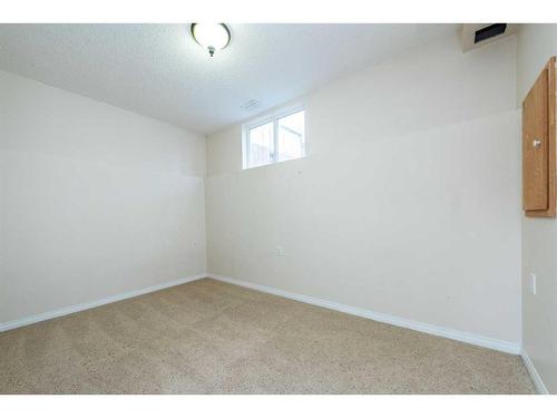 155 Willowbrook Drive Nw, Airdrie, AB - Indoor Photo Showing Other Room