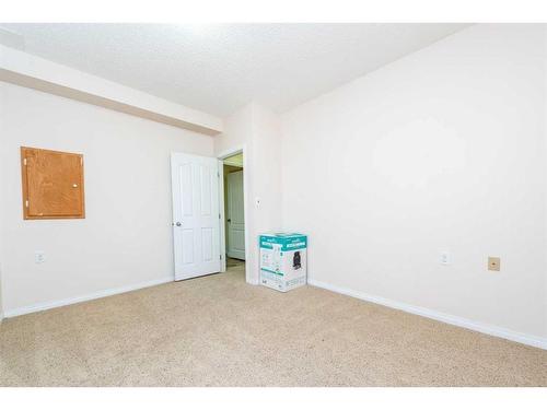 155 Willowbrook Drive Nw, Airdrie, AB - Indoor Photo Showing Other Room