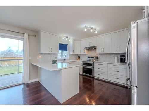 155 Willowbrook Drive Nw, Airdrie, AB - Indoor Photo Showing Kitchen