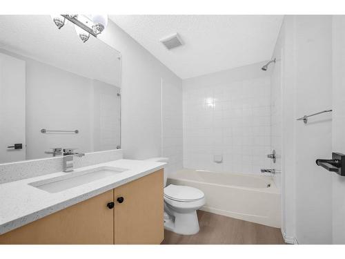 335-1717 60 Street Se, Calgary, AB - Indoor Photo Showing Bathroom