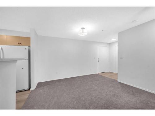 335-1717 60 Street Se, Calgary, AB - Indoor Photo Showing Other Room