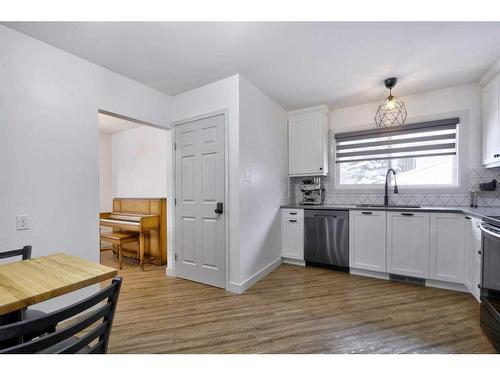 9311 Fairmount Drive Se, Calgary, AB - Indoor Photo Showing Kitchen