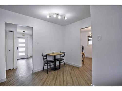 9311 Fairmount Drive Se, Calgary, AB - Indoor Photo Showing Other Room