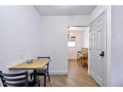 9311 Fairmount Drive Se, Calgary, AB - Indoor Photo Showing Dining Room