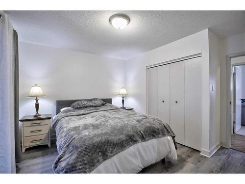 9311 Fairmount Drive Se, Calgary, AB - Indoor Photo Showing Bedroom