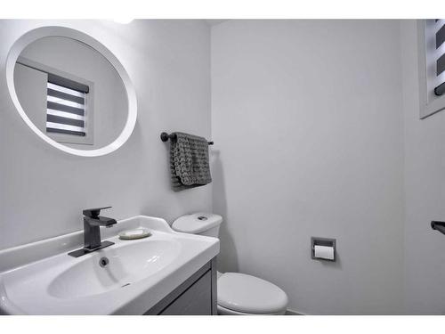 9311 Fairmount Drive Se, Calgary, AB - Indoor Photo Showing Bathroom