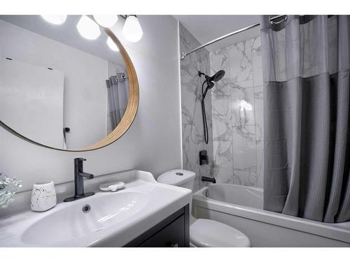 9311 Fairmount Drive Se, Calgary, AB - Indoor Photo Showing Bathroom