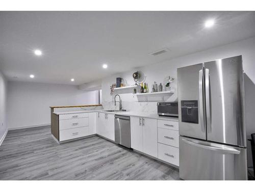 9311 Fairmount Drive Se, Calgary, AB - Indoor Photo Showing Kitchen