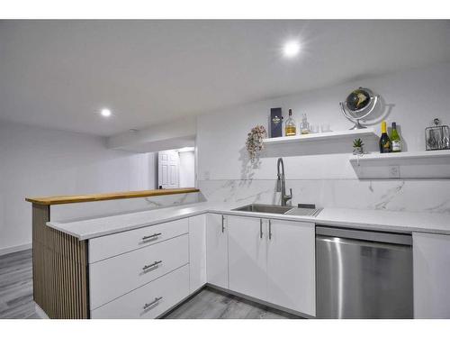 9311 Fairmount Drive Se, Calgary, AB - Indoor Photo Showing Kitchen