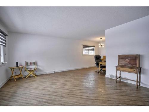 9311 Fairmount Drive Se, Calgary, AB - Indoor