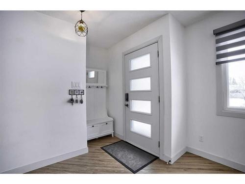 9311 Fairmount Drive Se, Calgary, AB - Indoor Photo Showing Other Room