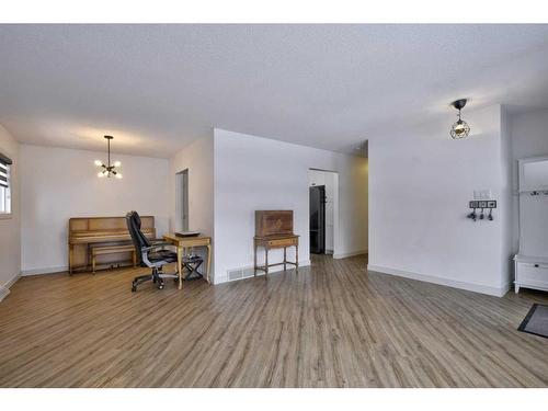 9311 Fairmount Drive Se, Calgary, AB - Indoor