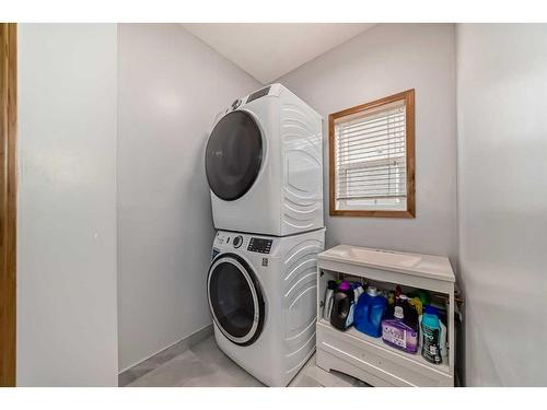 159 Crystal Shores Drive, Okotoks, AB - Indoor Photo Showing Laundry Room