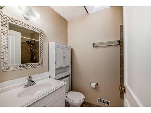 23 Harvest Rose Circle Ne, Calgary, AB - Indoor Photo Showing Bathroom