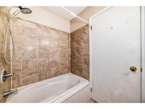 23 Harvest Rose Circle Ne, Calgary, AB - Indoor Photo Showing Bathroom