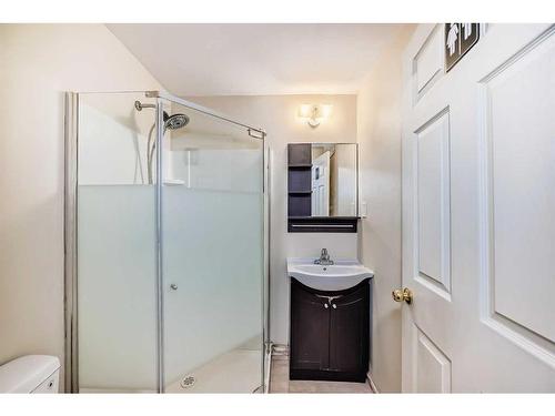 23 Harvest Rose Circle Ne, Calgary, AB - Indoor Photo Showing Bathroom