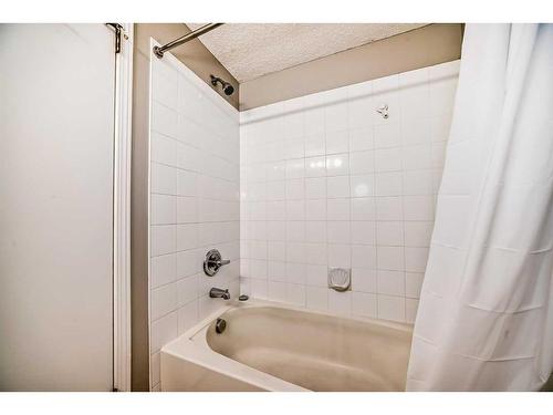 419-1717 60 Street Se, Calgary, AB - Indoor Photo Showing Bathroom