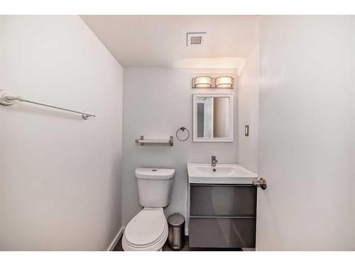 301-1311 15 Avenue Sw, Calgary, AB - Indoor Photo Showing Bathroom