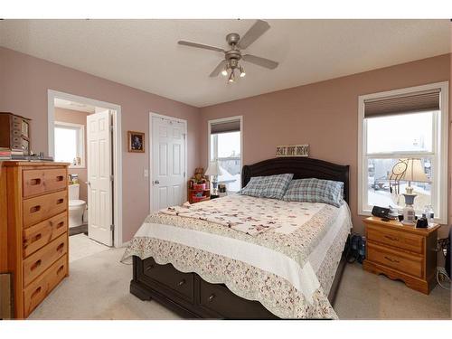 41 Evermeadow Manor Sw, Calgary, AB - Indoor Photo Showing Bedroom