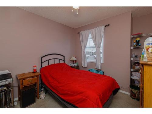 41 Evermeadow Manor Sw, Calgary, AB - Indoor Photo Showing Bedroom