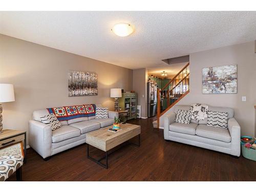 41 Evermeadow Manor Sw, Calgary, AB - Indoor Photo Showing Living Room