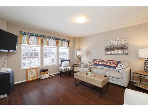 41 Evermeadow Manor Sw, Calgary, AB - Indoor Photo Showing Living Room