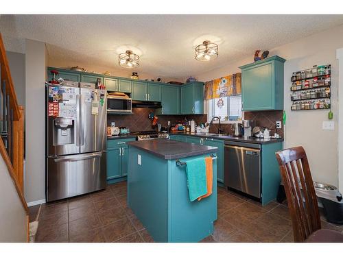 41 Evermeadow Manor Sw, Calgary, AB - Indoor Photo Showing Kitchen With Stainless Steel Kitchen