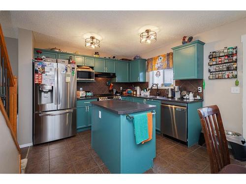 41 Evermeadow Manor Sw, Calgary, AB - Indoor Photo Showing Kitchen With Stainless Steel Kitchen