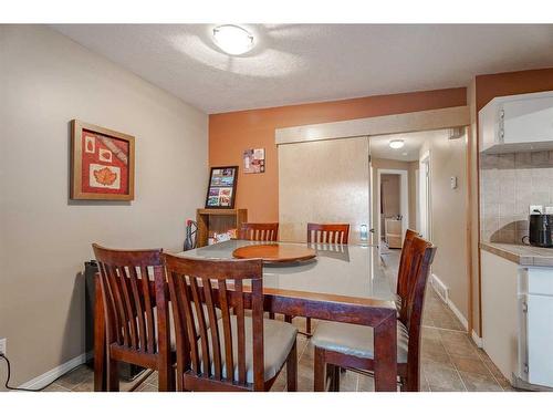 7002 54 Avenue Nw, Calgary, AB - Indoor Photo Showing Dining Room