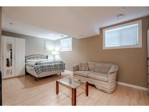 7002 54 Avenue Nw, Calgary, AB - Indoor