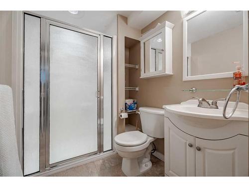 7002 54 Avenue Nw, Calgary, AB - Indoor Photo Showing Bathroom