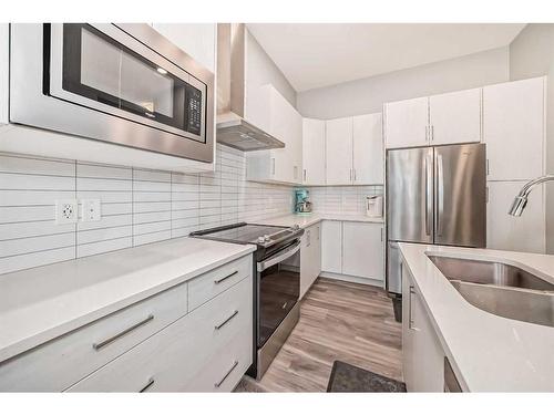 204 Crestbrook Common Sw, Calgary, AB - Indoor Photo Showing Kitchen With Stainless Steel Kitchen With Double Sink With Upgraded Kitchen