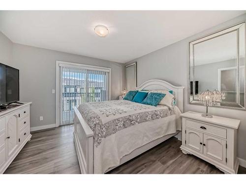 204 Crestbrook Common Sw, Calgary, AB - Indoor Photo Showing Bedroom