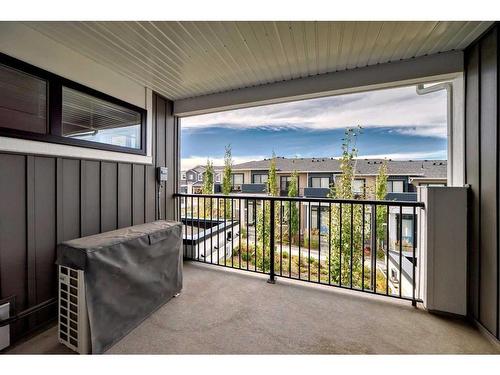 204 Crestbrook Common Sw, Calgary, AB - Outdoor With Exterior