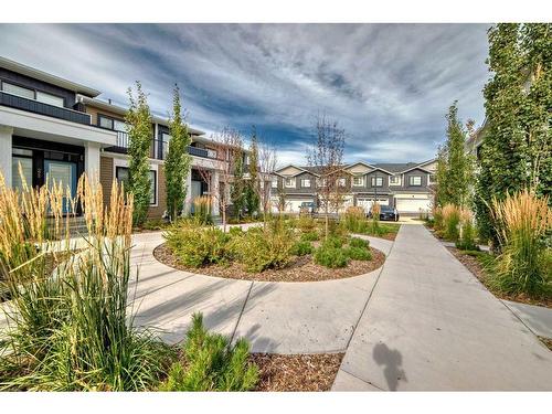 204 Crestbrook Common Sw, Calgary, AB - Outdoor With Facade