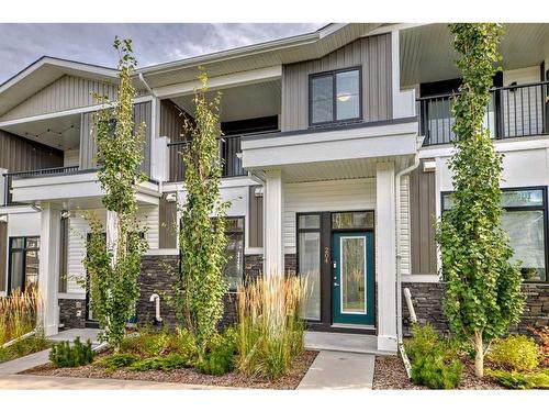 204 Crestbrook Common Sw, Calgary, AB - Outdoor With Facade