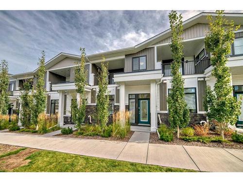 204 Crestbrook Common Sw, Calgary, AB - Outdoor With Facade