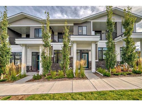 204 Crestbrook Common Sw, Calgary, AB - Outdoor With Facade