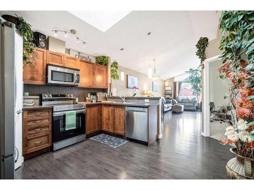 123 New Brighton Landing Se, Calgary, AB - Indoor Photo Showing Kitchen