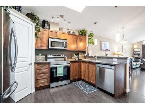 123 New Brighton Landing Se, Calgary, AB - Indoor Photo Showing Kitchen