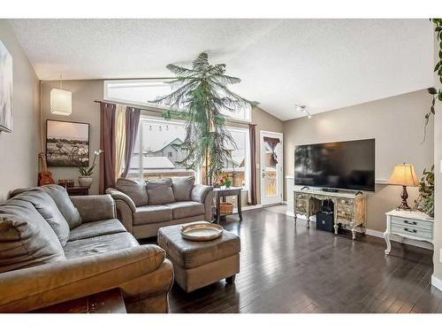 123 New Brighton Landing Se, Calgary, AB - Indoor Photo Showing Living Room